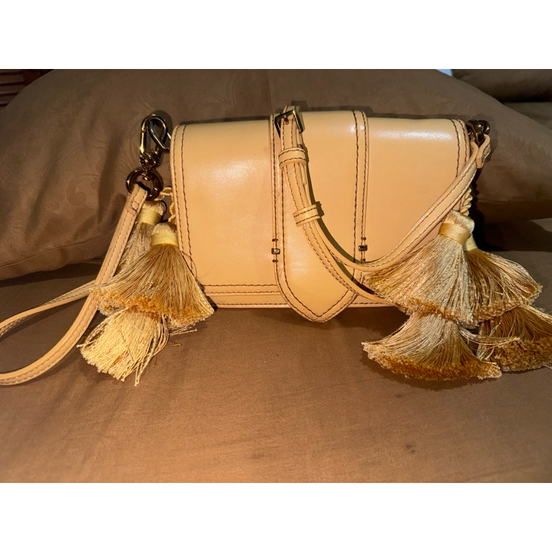 tas selempang charles keith