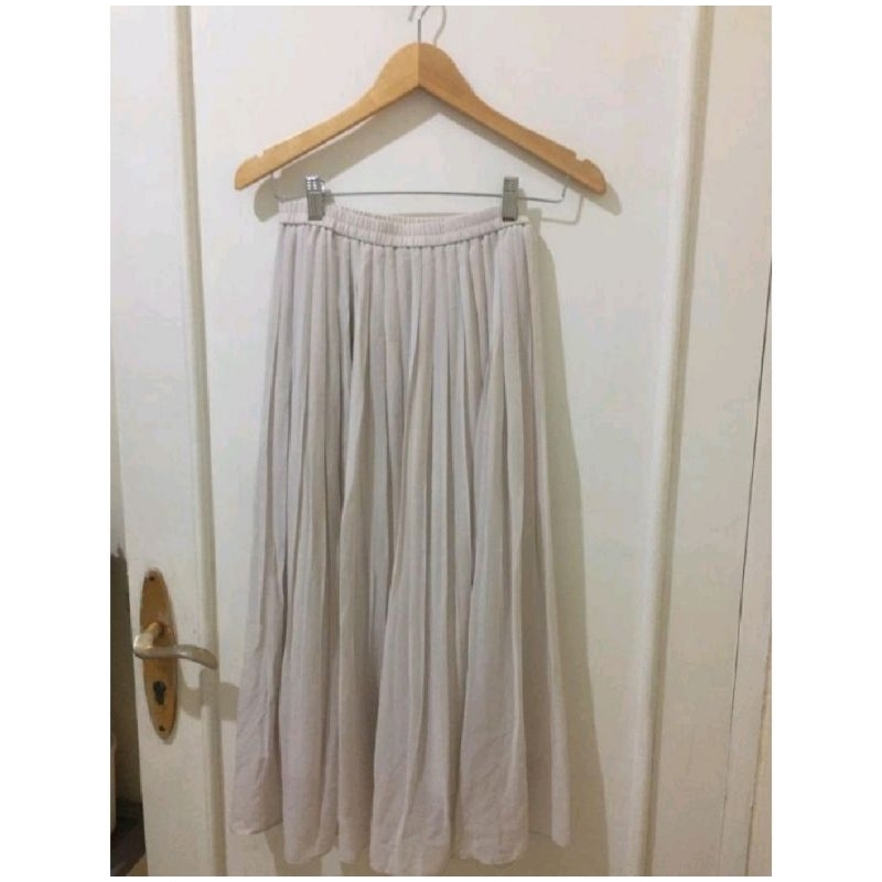 Rok Plisket Uniqlo Preloved