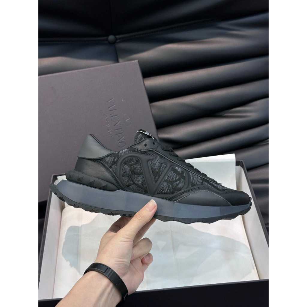 SEPATU PRIA SNEAKERS VLTN MEN ALL BLACK