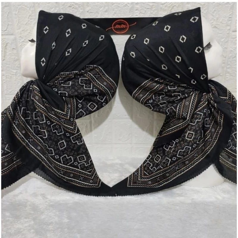 JILBAB SEGI EMPAT VOAL MOTIF BATIK WARNA HITAM