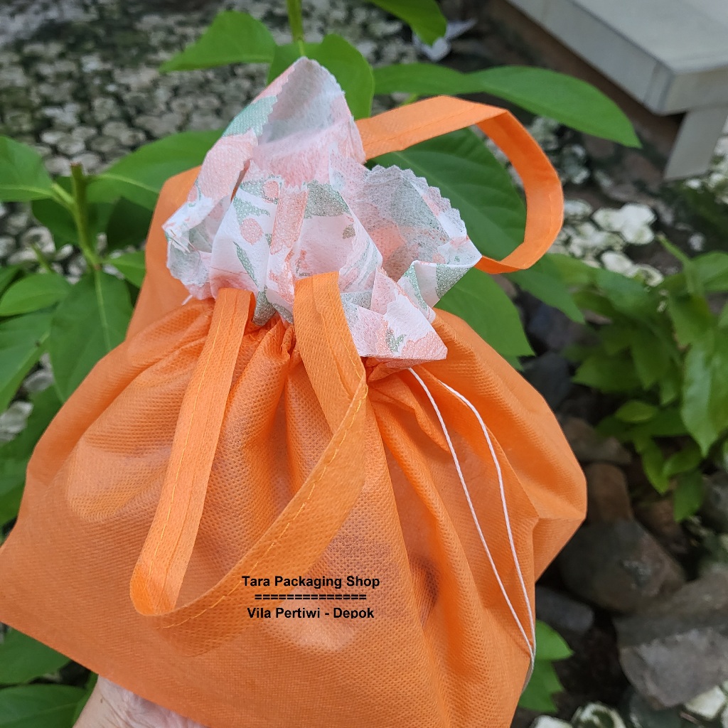 

Tas Serut 18 x 18 Cm isi 12 Spunbond Goodie bag - 2385827