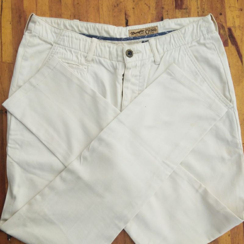 Preloved Celana Wrangler Chino Putih (32) Branded Second Original