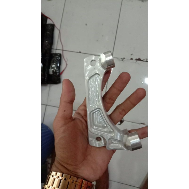 breket kaliper pitch100 P100 untuk vario125 vario150 beat scoopy vario110 disc 260mm 267mm kaliper b