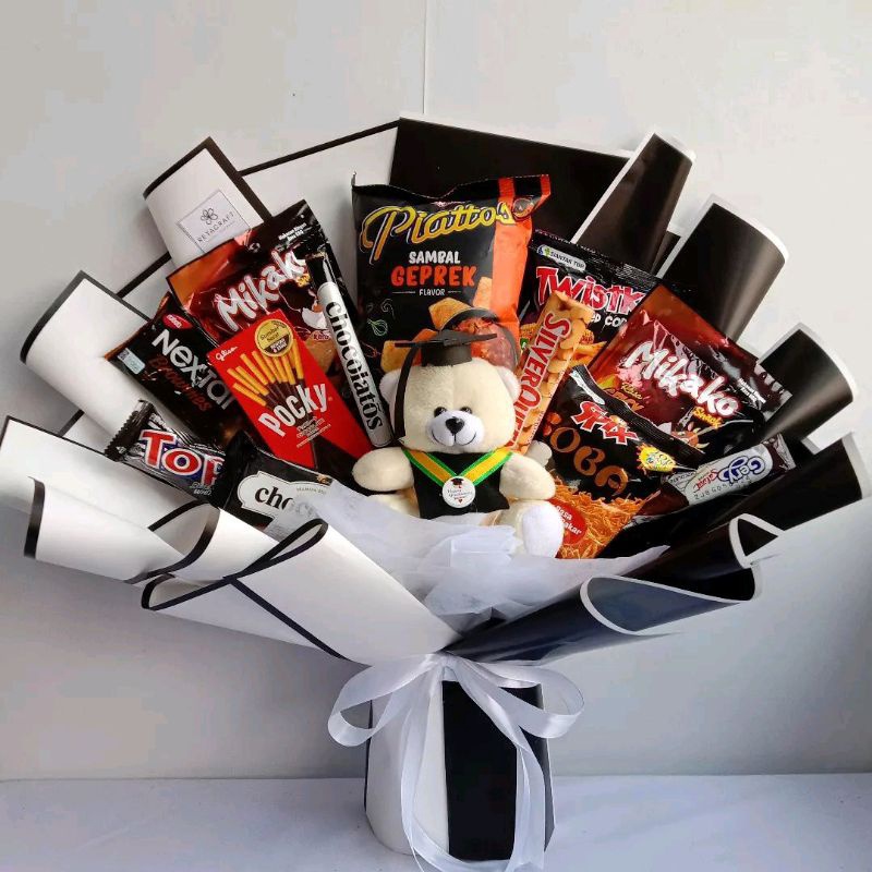 

1212 Brands Festival Snack Bouquet Tema Black White Snack Bouquet Wisuda Ulang Tahun Bouquet Graduation Buket Snack Buket Makanan Buket Snack Boneka