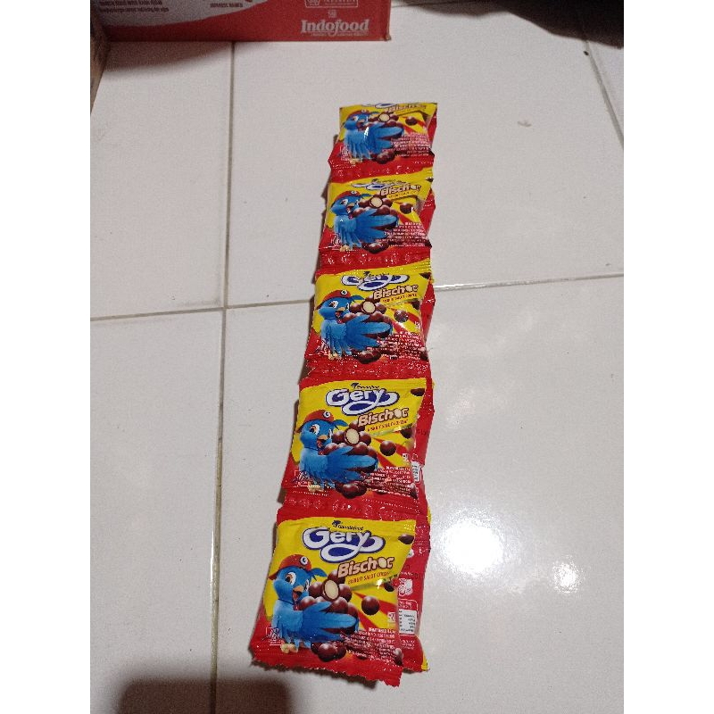 

Snack Gery Bischoc cokelat 1 renceng isi 10 pcs