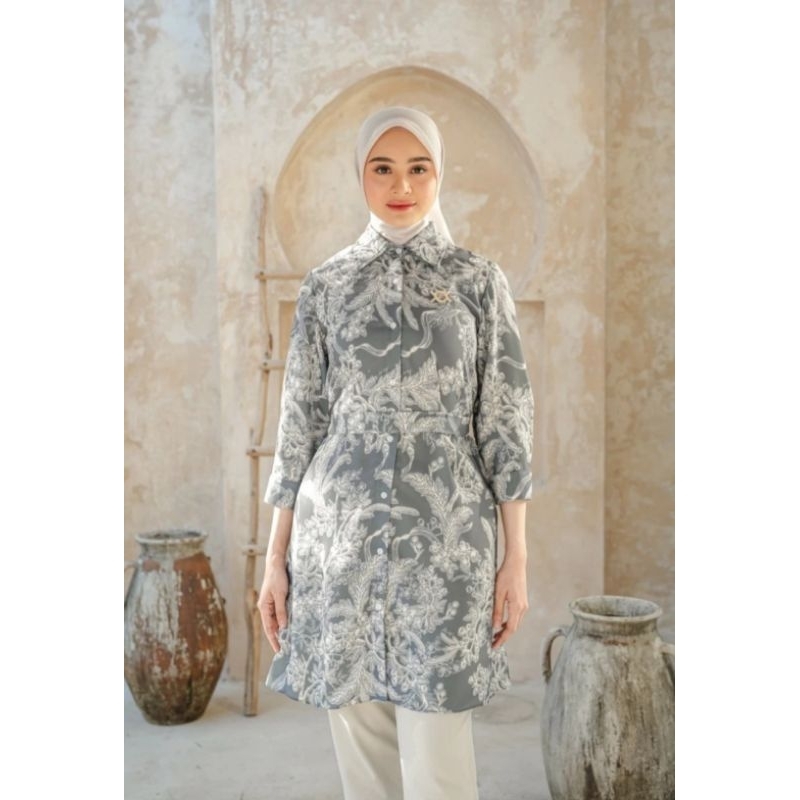 Wearing Klamby Ruby Tunik in Lava Grey