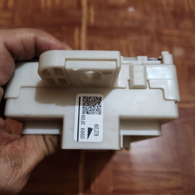 Box sekring fuse box rumah sekring mitsubishi xpander asli
