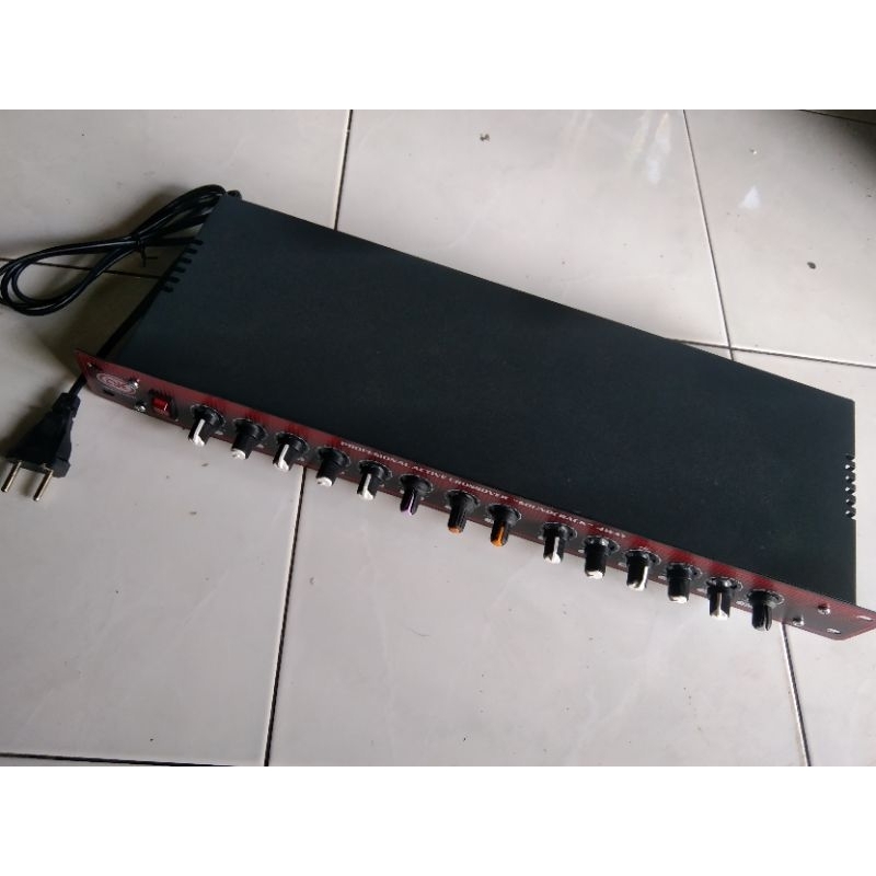 Crossover aktif 4 way subwoofer rakitan