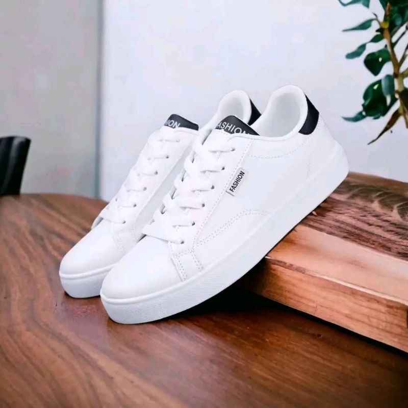 Sepatu sneakers pria fashion sport kasual sepatu sneakers putih pria dan wanita sport