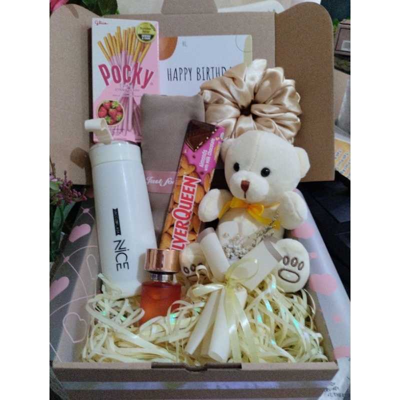 

Hampers Kado Ulang Tahun Wanita Special Kado Ultah Wanita Special