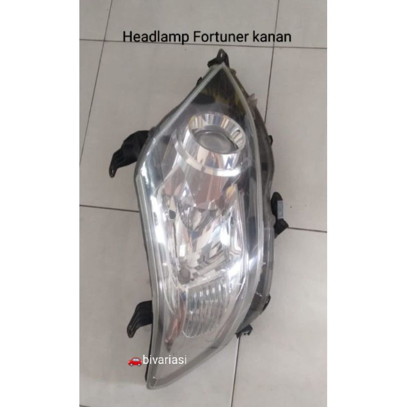 Lampu depan Toyota fortuner kanan / headlamp Fortuner kanan / lampu utama Fortuner
