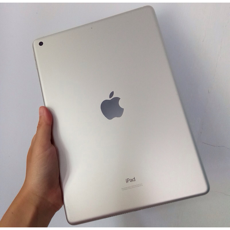 IPAD 7 SILVER 32 GB WIFI ONLY (SECOND) + BONUS