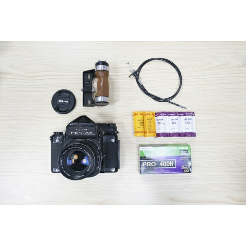 Pentax 6x7 WITH Super Multi Coated Takumar 105mm F2.4 + Metered Prism FinderFungsi Normal 100%