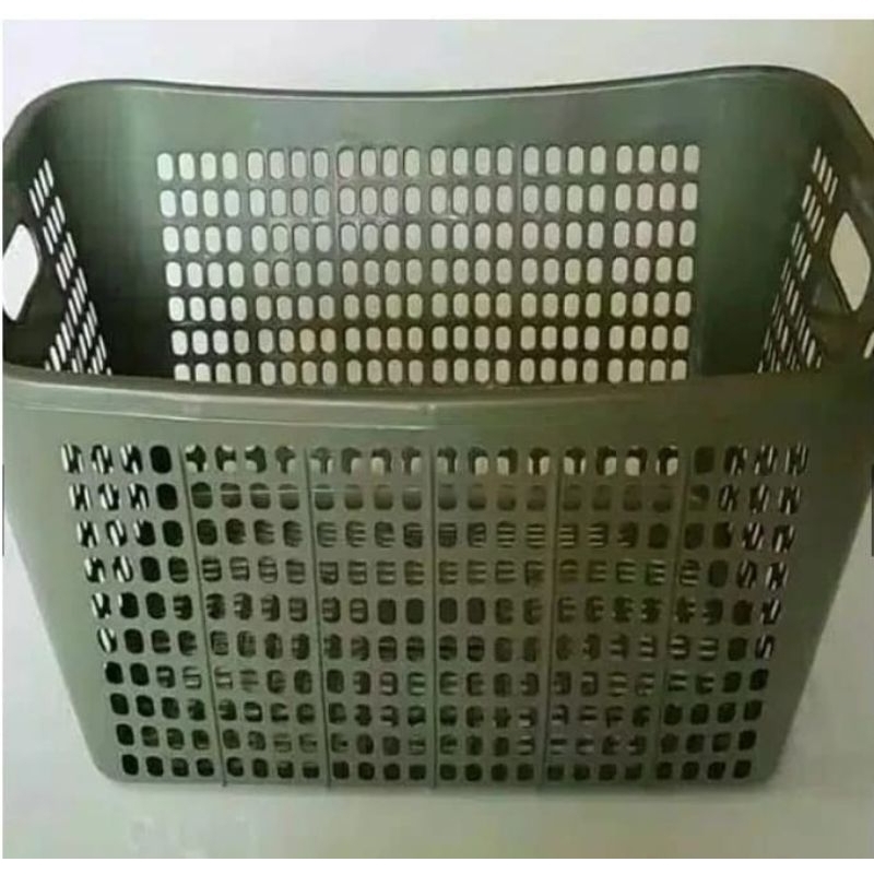 keranjang pakaian , pakaian bersih dan kotor