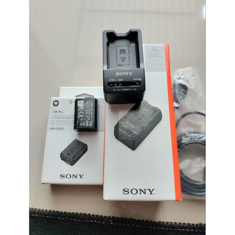 Baterai dan charger kamera sony