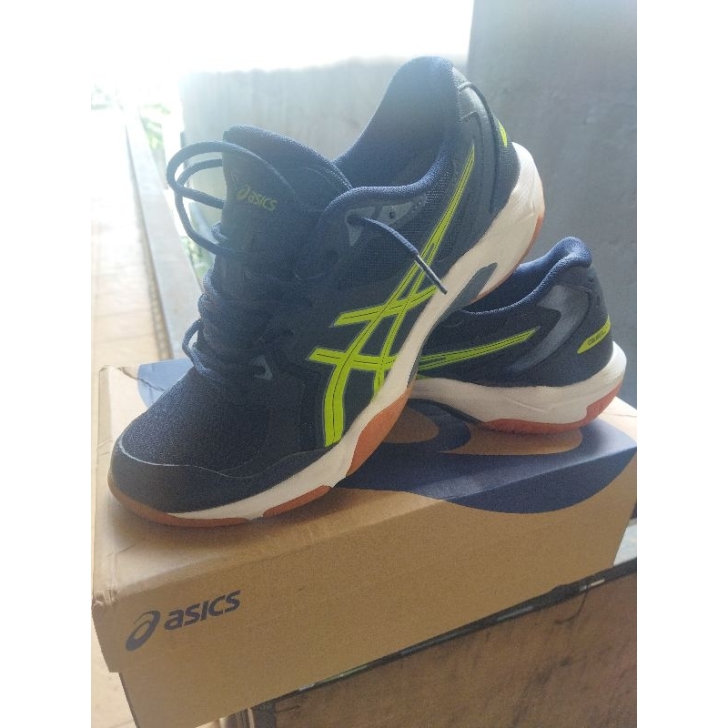 sepatu badminton asics gel rocket 10