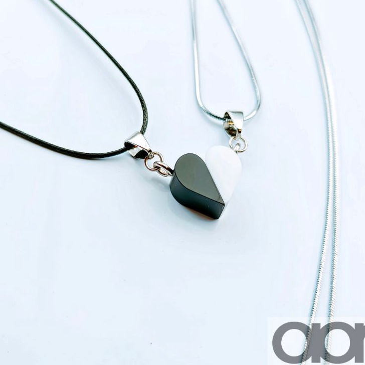 Penawaran Spesial BARU 2 KALUNG  1 SET Kalung Titanium Couple Love Magnet Rantai dan tali