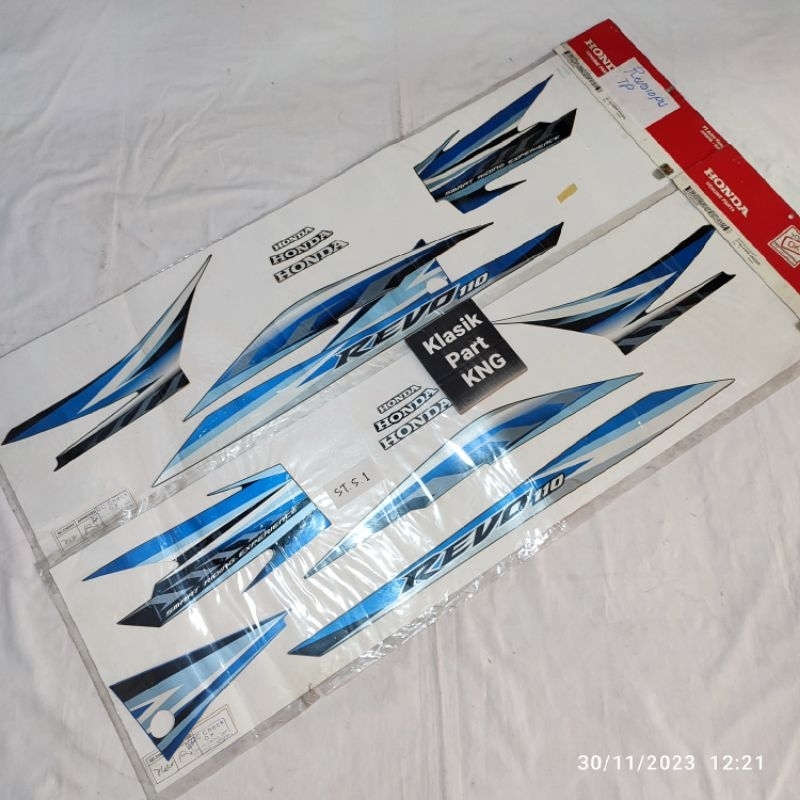 Striping sticker stiker honda revo 110 absolute lama KWW hitam biru original AHM