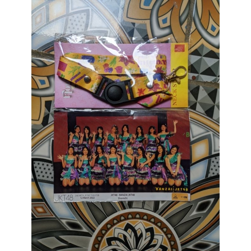 Groupshot Banzai + Lanyard Flowerfull JKT48