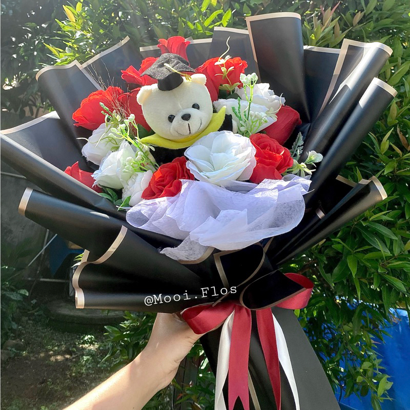 Bouquet Bunga Wisuda/Flowers/Bunga Merah/Wisuda bouquet