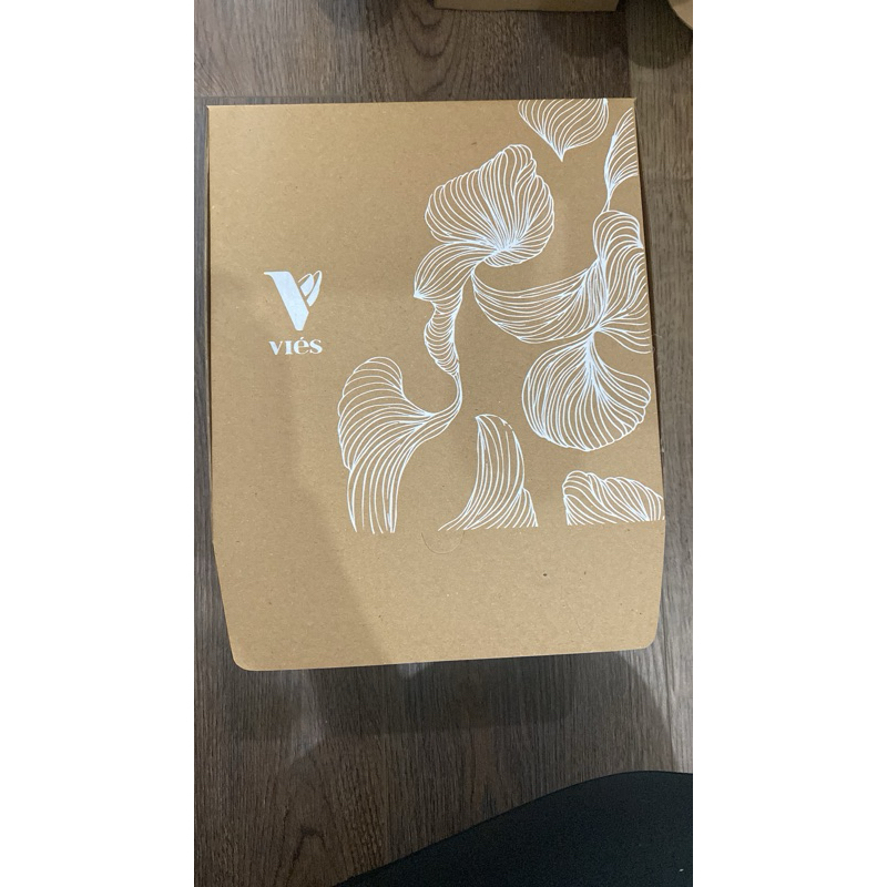 

GIFTBOX VIES + GREETINGS CARD