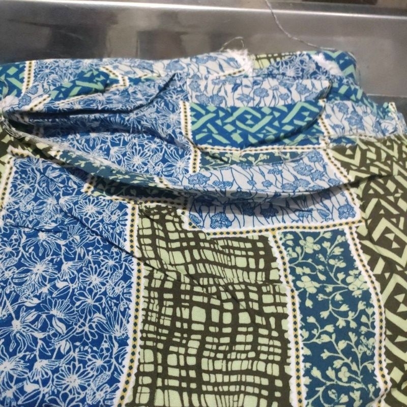 KAIN KILOAN KATUN RAYON MOTIF BUNGA HIJAU 715gram