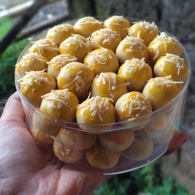 

[TERLARIS] Kue Kering nastar nanas wisman / Kue Nastar Nanas Isi 250 gram (1/4 Kg ) / kue nastar isi nanas toping keju / kue homemade termurah