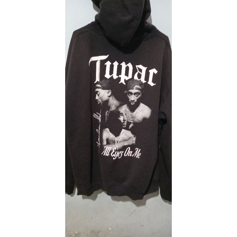 pull and bear tupac