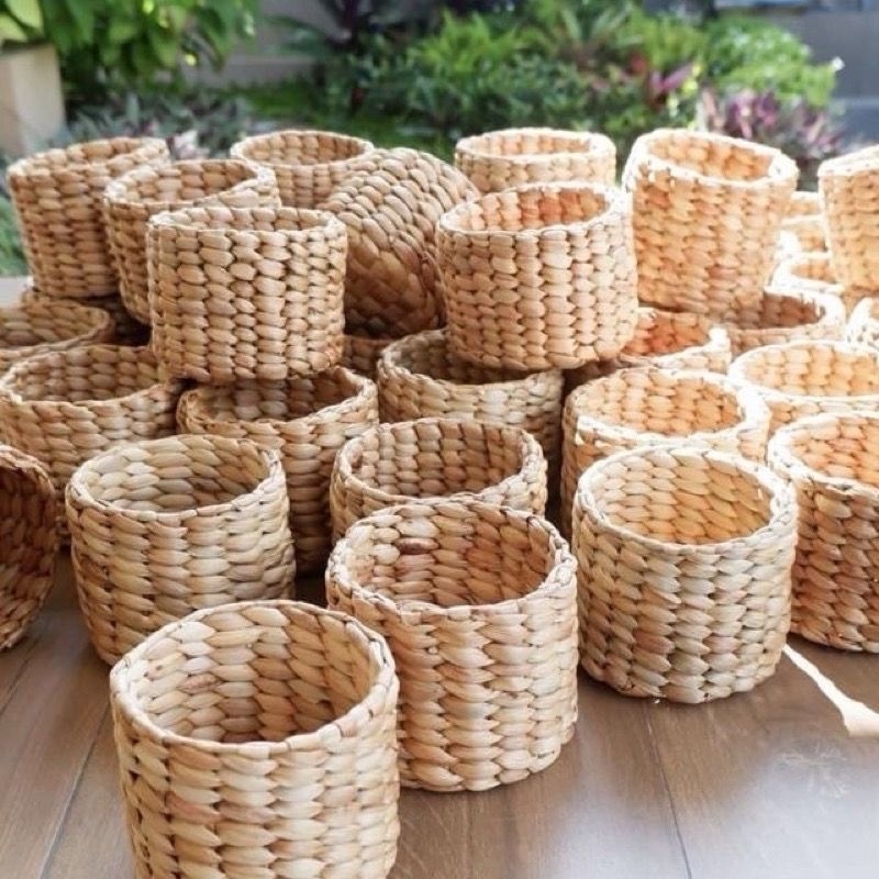 

tempat pensil tempat cendok tempat sisir tempat remot bahan enceng gondok