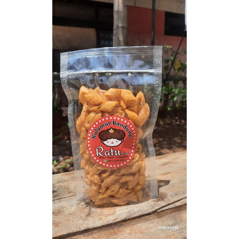 

KERIPIK KULIT LUMPIA Rasa PEDAS GURIH (Kulumut) 110gr / KULUMUT BANDUNG / KULIT LUMPIA IMUT / CEMILAN ENAK