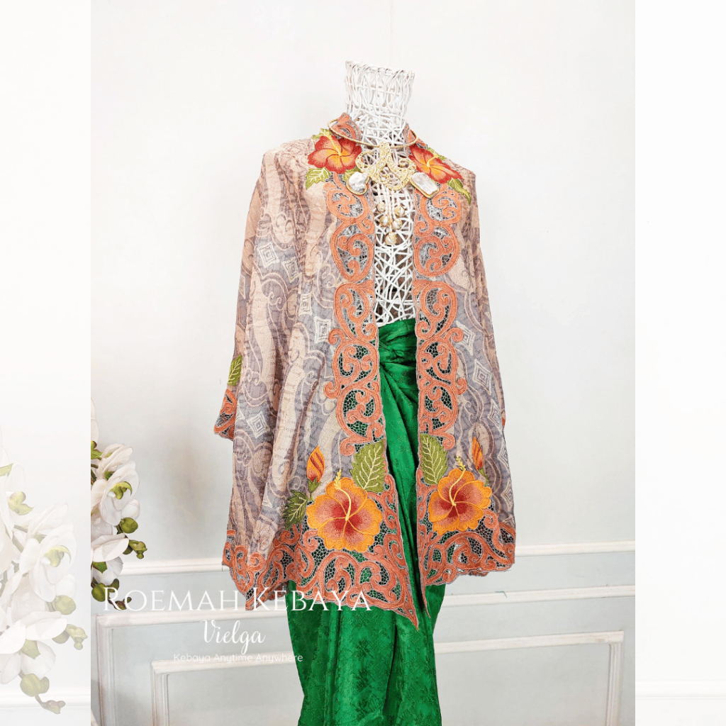 Kebaya Batwing Batik Kembang Sepatu by Roemah Kebaya Vielga - ALL SIZE