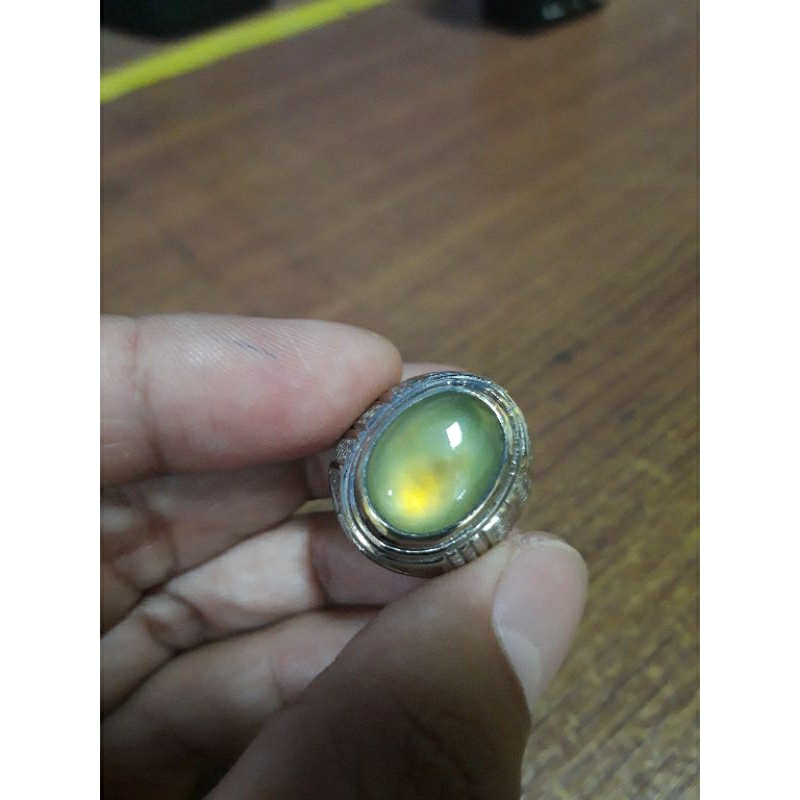 cincin batu idocrase neon green white bio solar