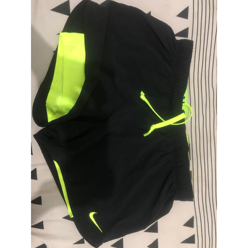 Short pants Running Nike original Hitam - Hijau stabillo