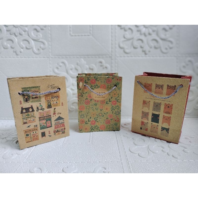 

Mini Paper Bag , Tas Kado souvenir, Paper Bag Motif Lucu , Paperbag Korea