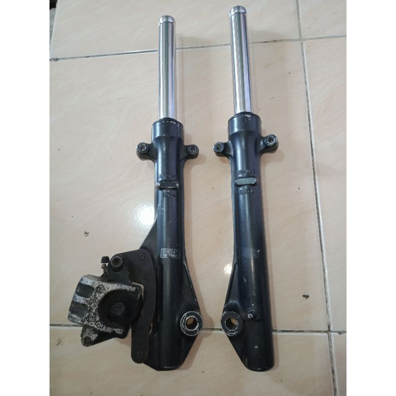 Shock Shockbreaker depan Honda Beat lama beat karbu spakbor bawah original