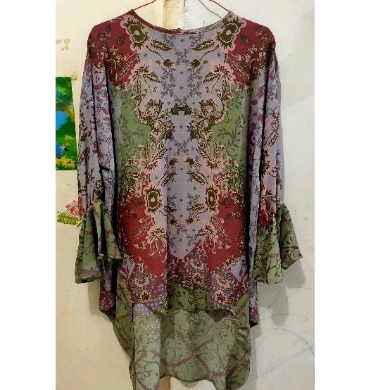 PRELOVED RIA MIRANDA TOP