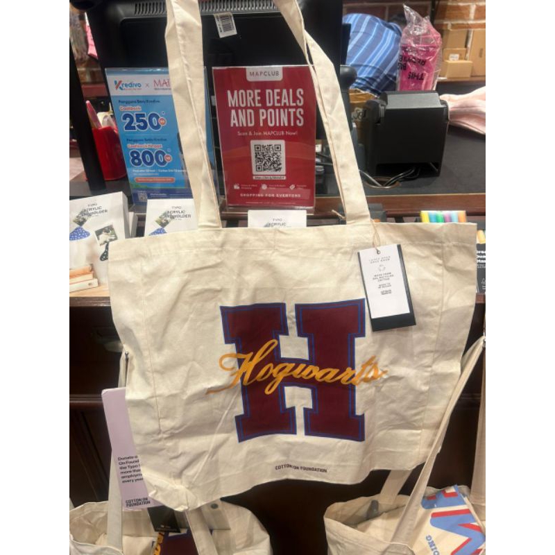 Totebag Canvas Typo x Harry Potter "Hogwarts" Series