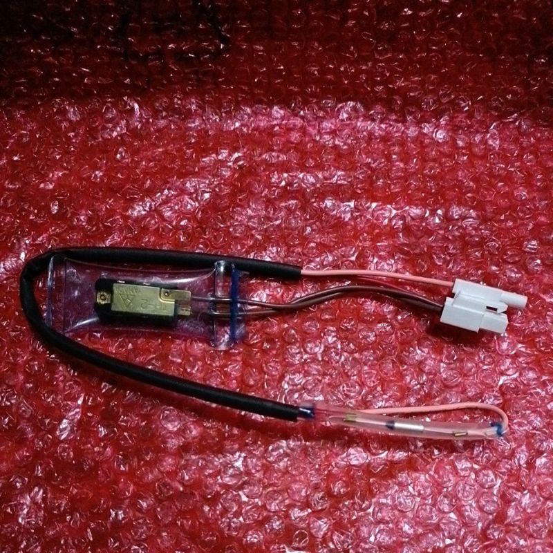 Defros kulkas Sharp Dua Pintu