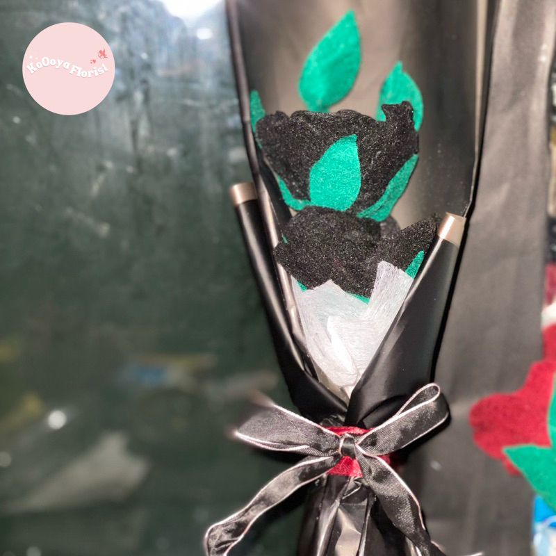 bucket bunga flanel mini 2 tangkai mawar (bisa req warna dan jenis bunga)