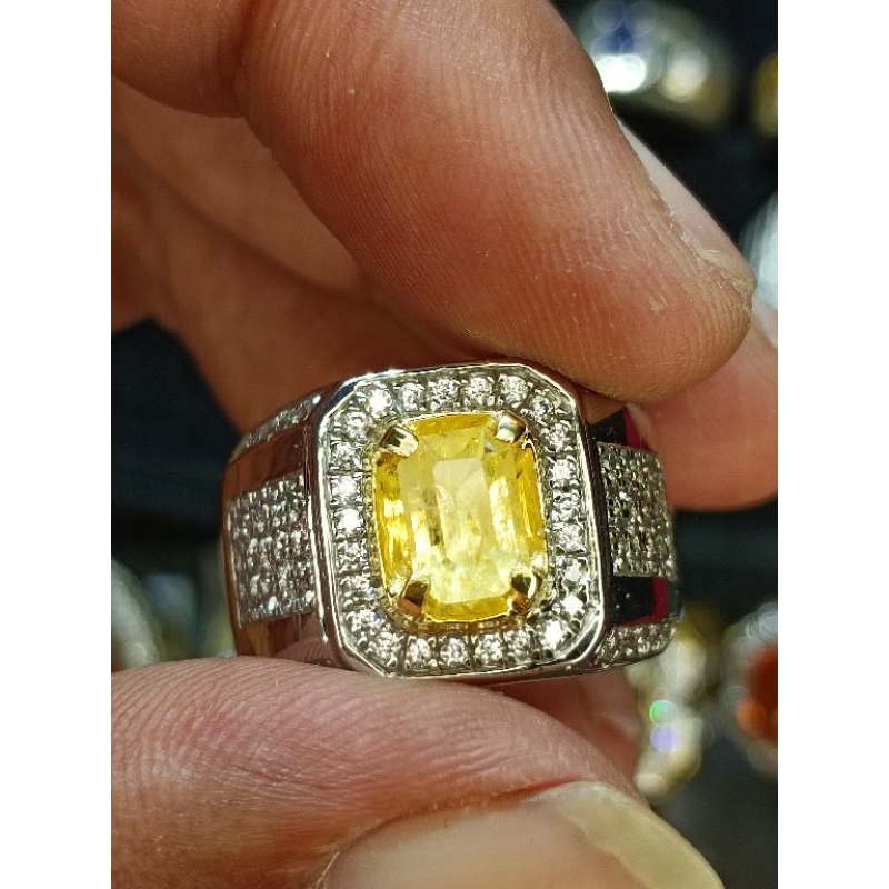 Natural  Yakut Yellow Sapphire Srilangka no heat memo