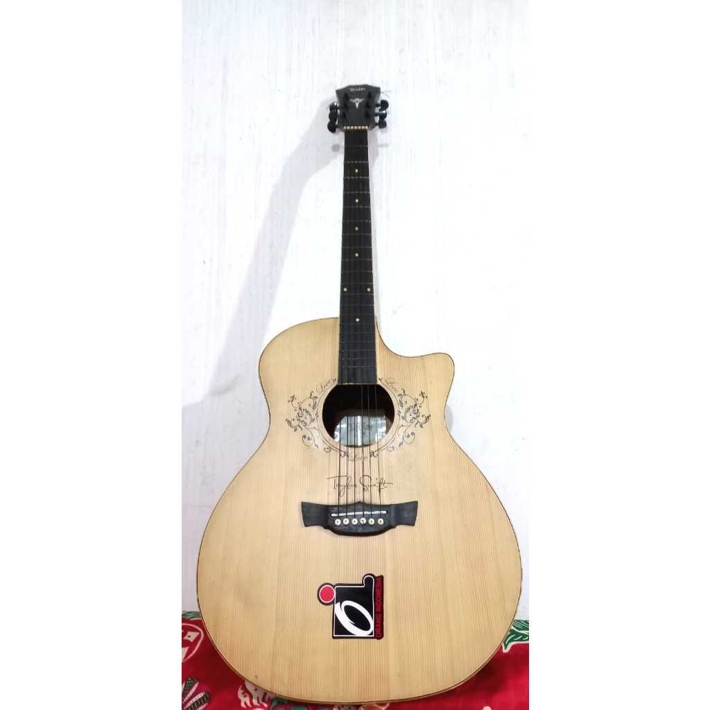 [Preloved] Gitar Taylor Swift