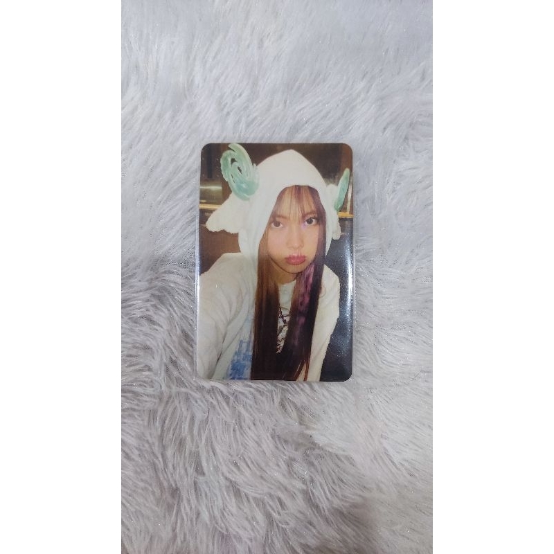 Photocard Hyein OMG Weverse official (baca deskripsi)