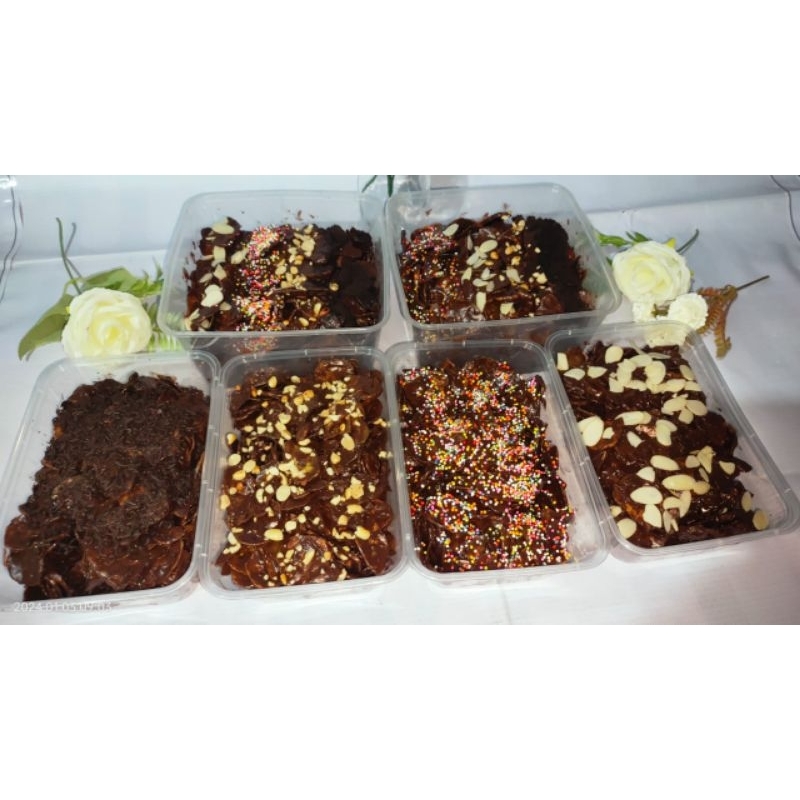 

kripik pisang coklat lumer denga toping