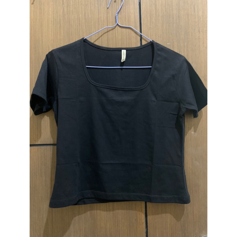 COD Crop Top Kerah Kotak Kekinian