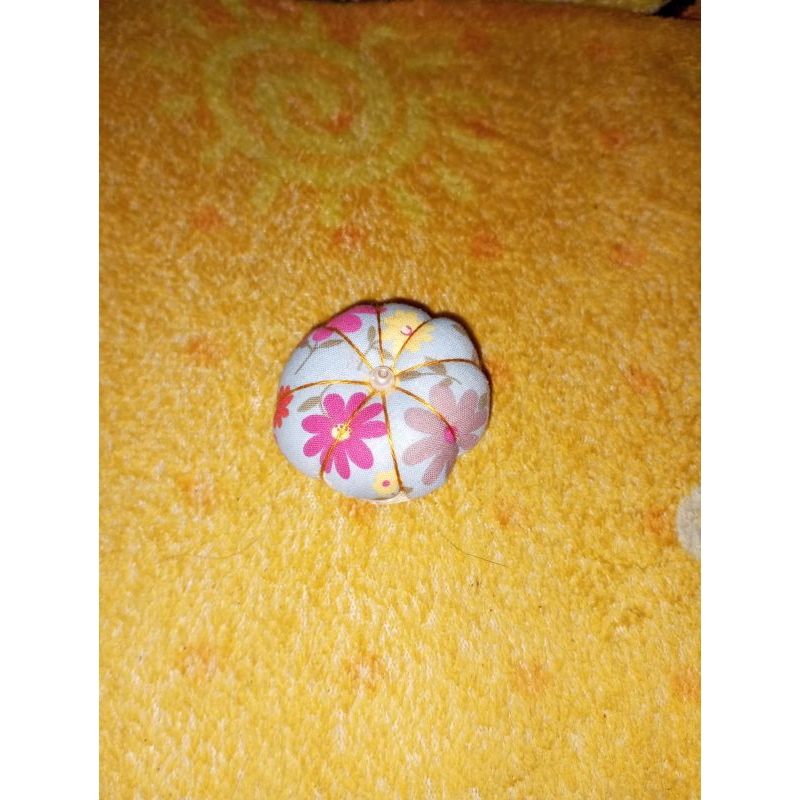 Tempat busa untuk jarum pentul dan peniti