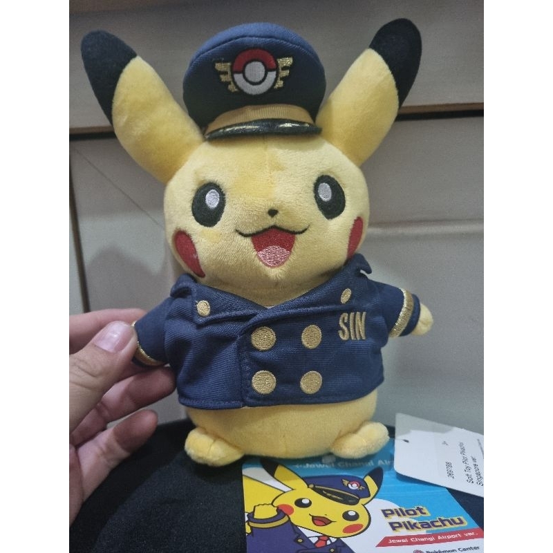 Boneka Pikachu Pilot Jewel Changi Airport