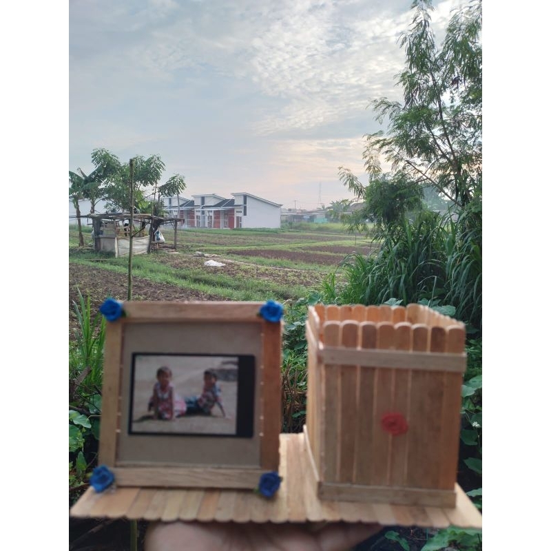 

Tempat alat tulis dan bingkai foto dari stik es krim/ kerajinan tangan dari stik es krim/ prakarya/ souvernier/ Tempat pensil dari stik es krim/ hadiah ulang tahun