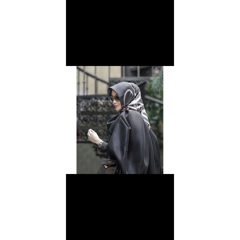 The Chain Series 1 Buttonscarves