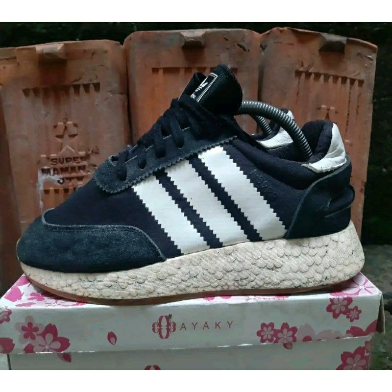 sepatu garis 3