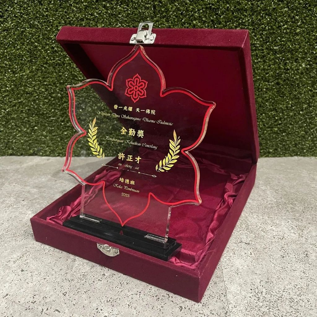 PLAKAT AKRILIK MURAH CUSTOM PLAKAT PENGHARGAAN PIALA AKRILIK TROPHY AKRILIK VANDEL ACRYLIC PLAKAT AC